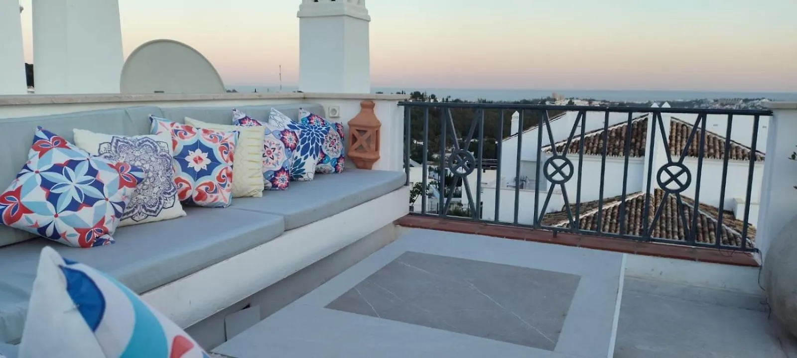 3 Bedroom Duplex Penthouse With Stunning Rooftop Solarium And See Views Marbella Spagna